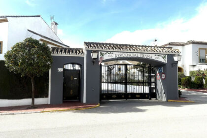 49bfe40e3d2bf2e33408d8110265eb33 - 1