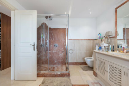 4a8f8667458d9ead842136ba3ec102ed - 13