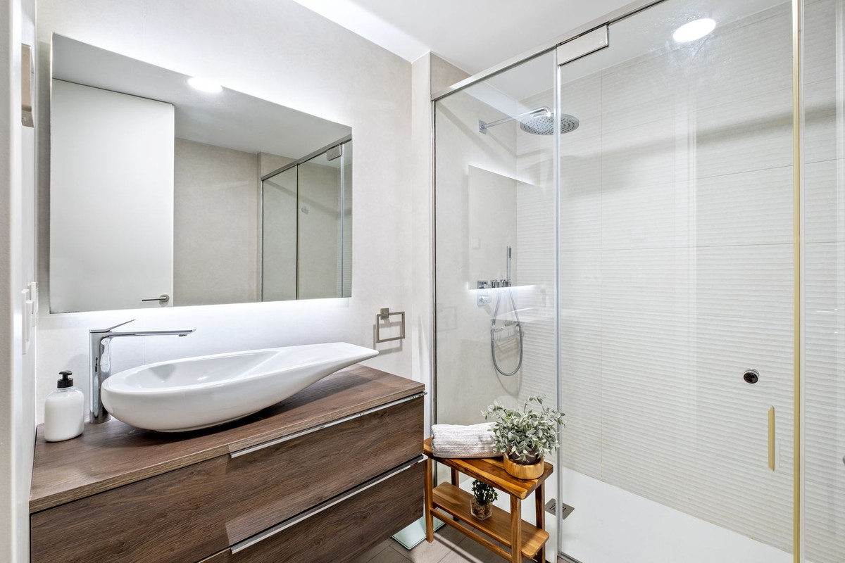 4b5d0aa40b281d53b7a20035792c8f90 - 16