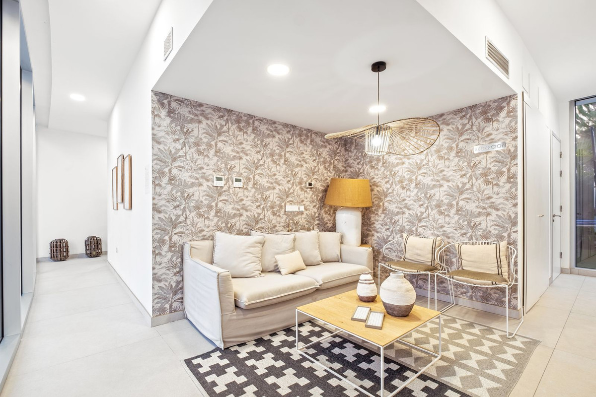 4b5d0aa40b281d53b7a20035792c8f90 - 18