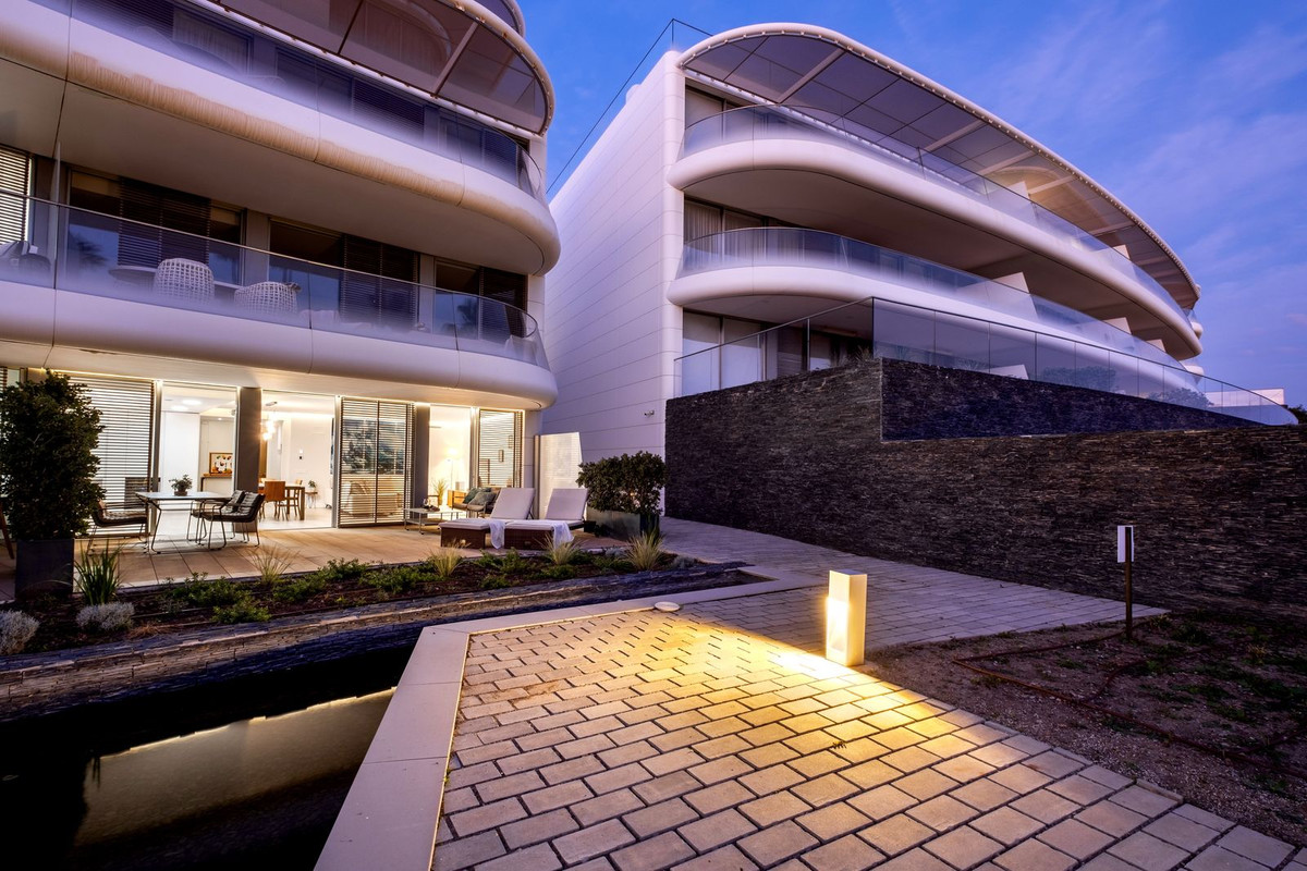 4b5d0aa40b281d53b7a20035792c8f90 - 26