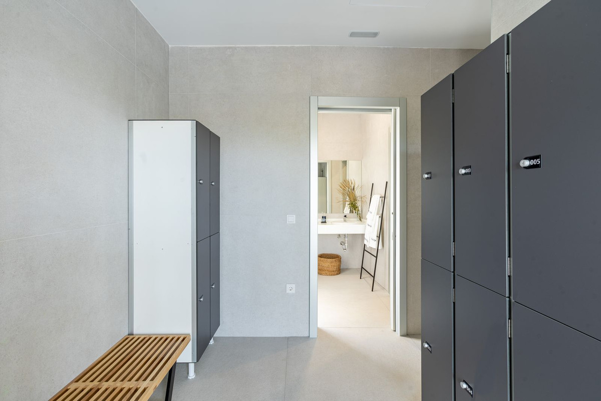 4b5d0aa40b281d53b7a20035792c8f90 - 51