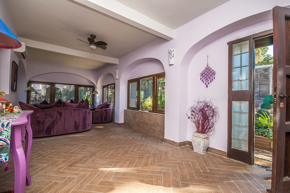 4c449977059434986514622f28c4d669 - 2