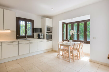 4ebe843c82714413cdcc353c8ad67c88 - 13