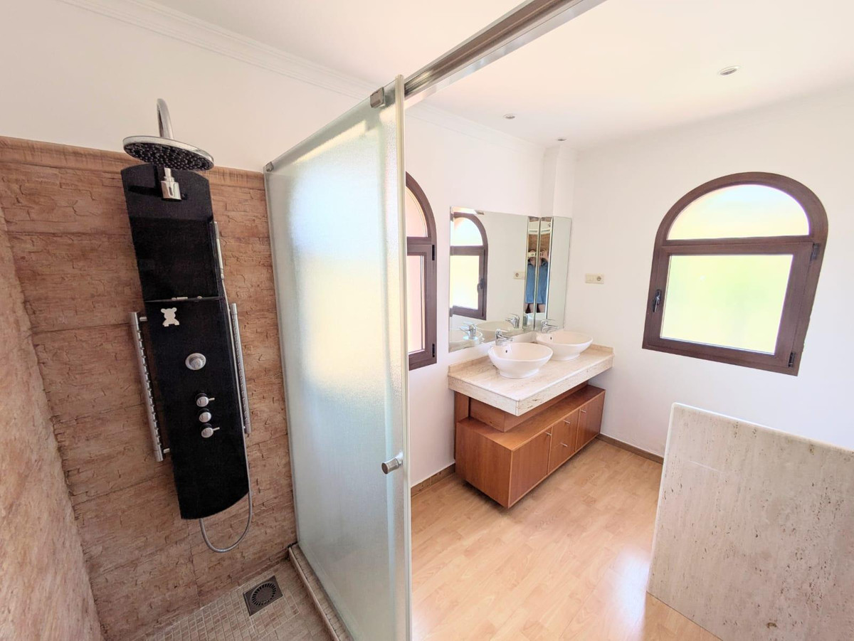 5089e5be31d50dc11cdb898fba382b9d - 18