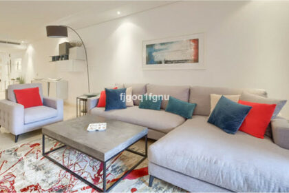 51bb0f01f395361deb3fb97116581694 - 1