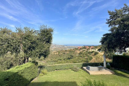 52edc9c0fa4f179386b17aed3c965994 - 1