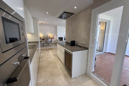 52edc9c0fa4f179386b17aed3c965994 - 12