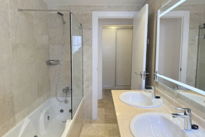 52edc9c0fa4f179386b17aed3c965994 - 18