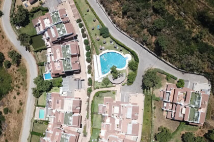 52edc9c0fa4f179386b17aed3c965994 - 2