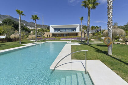 538a4d48ca0173cc031b2d81481e8065 - 33