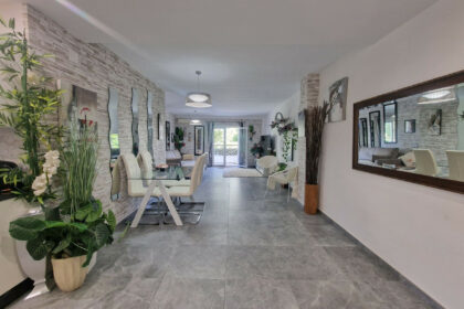 53b6a94c1b66a2a72204f22445023909 - 11