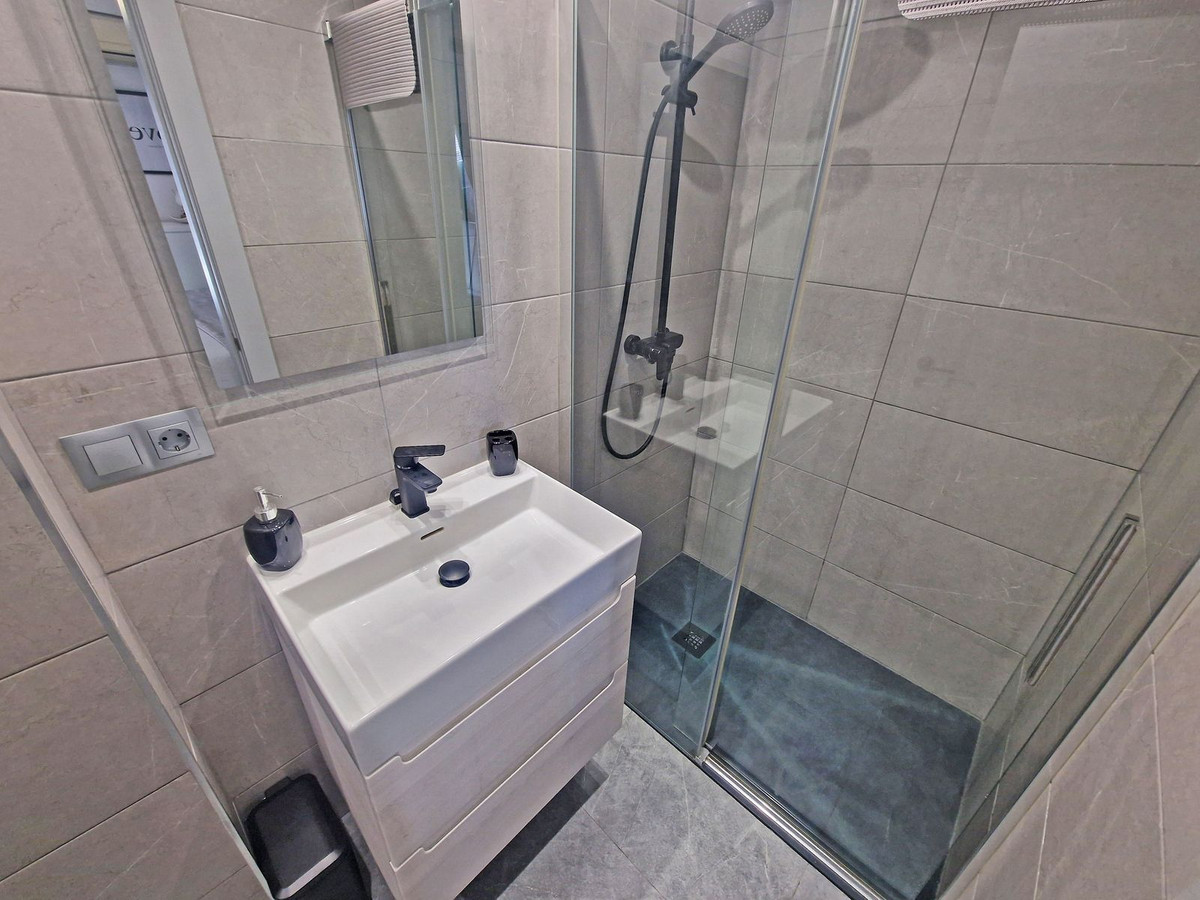 53b6a94c1b66a2a72204f22445023909 - 24