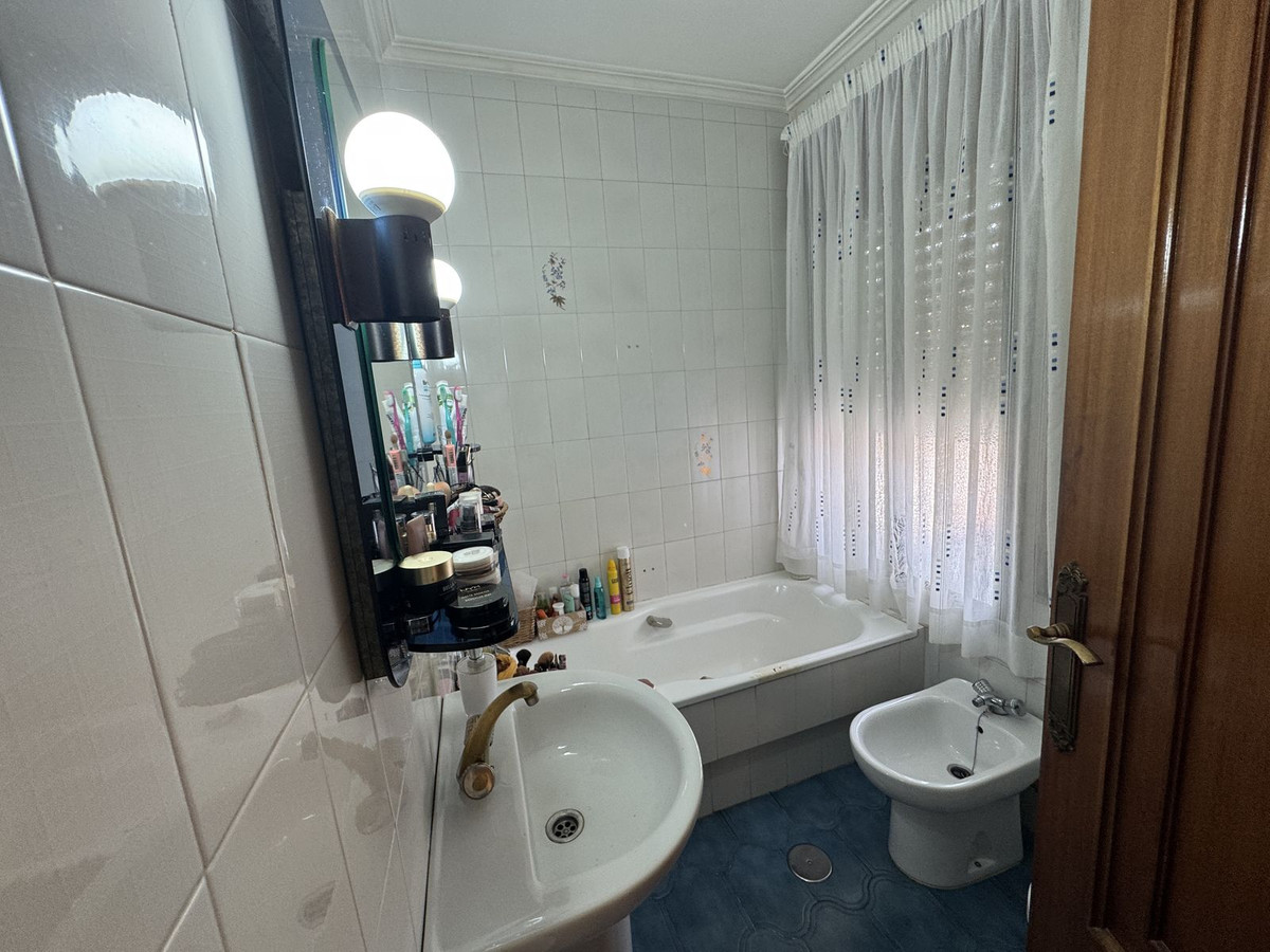 5594df92aace58b1661a5501419e699b - 12