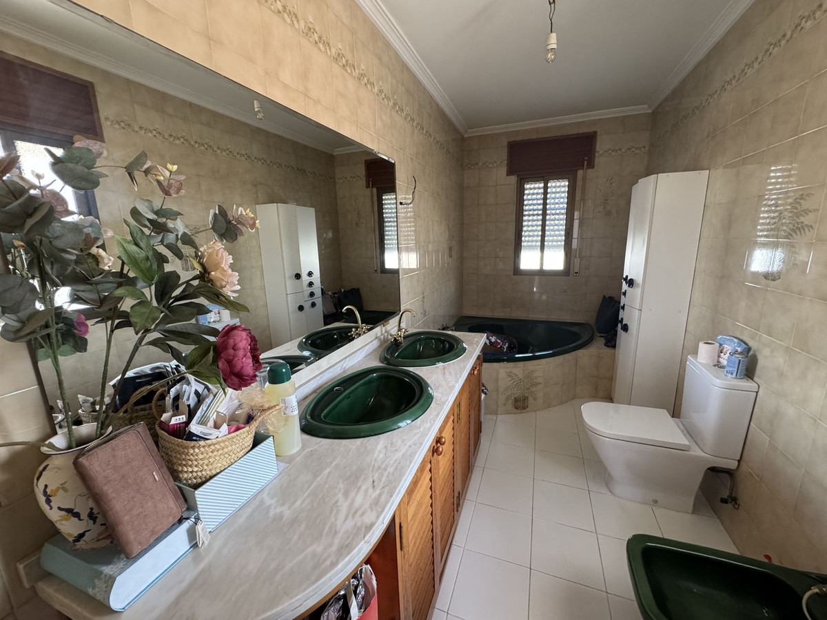 5594df92aace58b1661a5501419e699b - 16