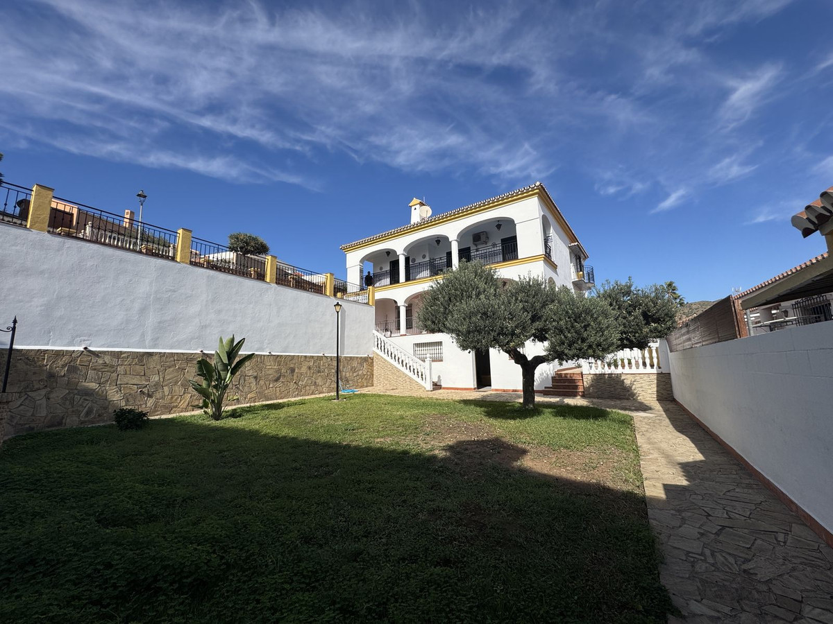 5594df92aace58b1661a5501419e699b - 32