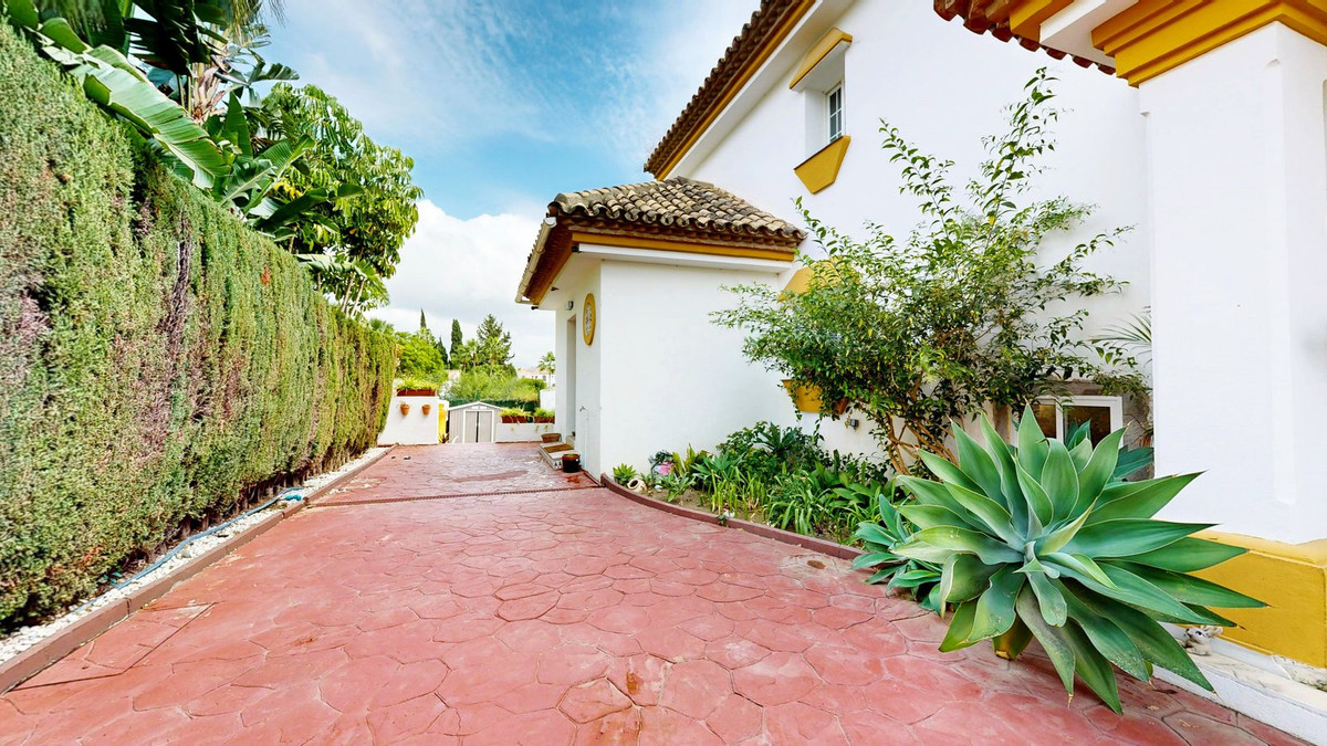 57a0a8a1285aaf8088931278dcbff903 - 16