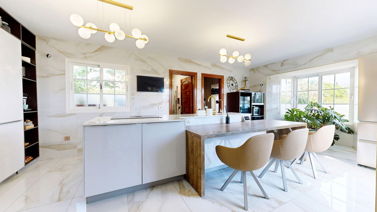 57a0a8a1285aaf8088931278dcbff903 - 56