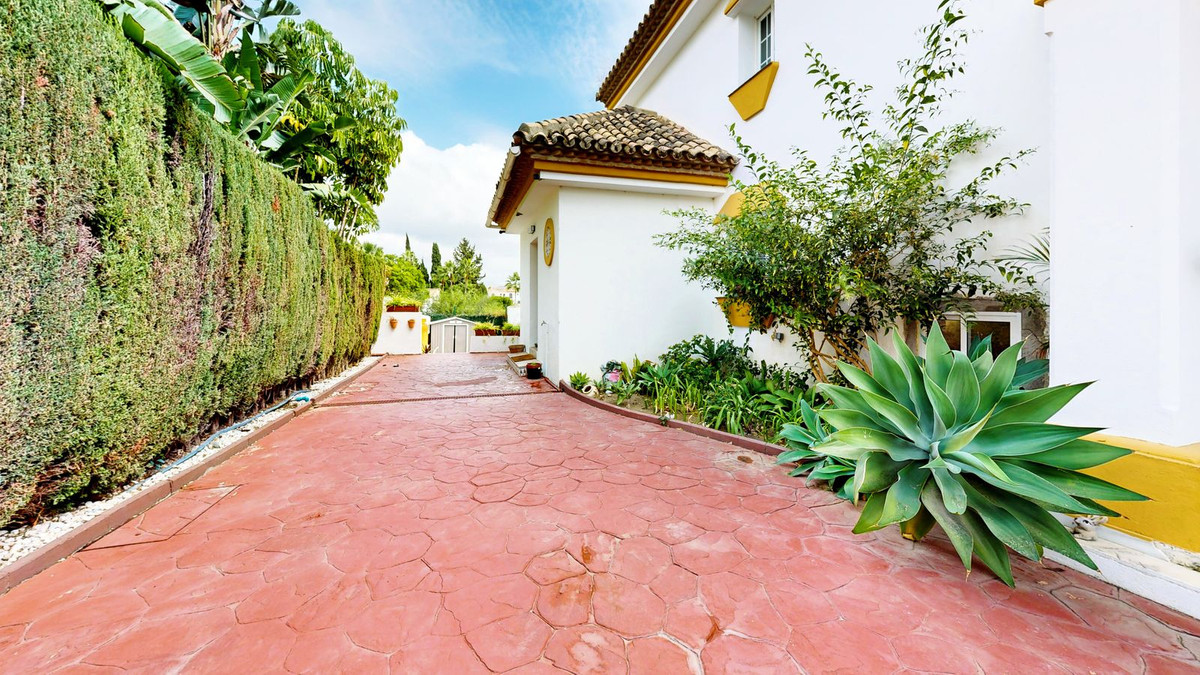 57a0a8a1285aaf8088931278dcbff903 - 77