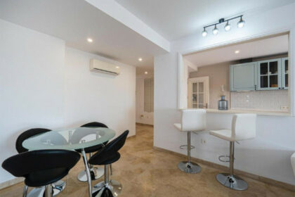 5a3b8c59cf7ba21a154f79627ad694ea - 13