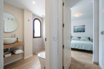 5a3b8c59cf7ba21a154f79627ad694ea - 17