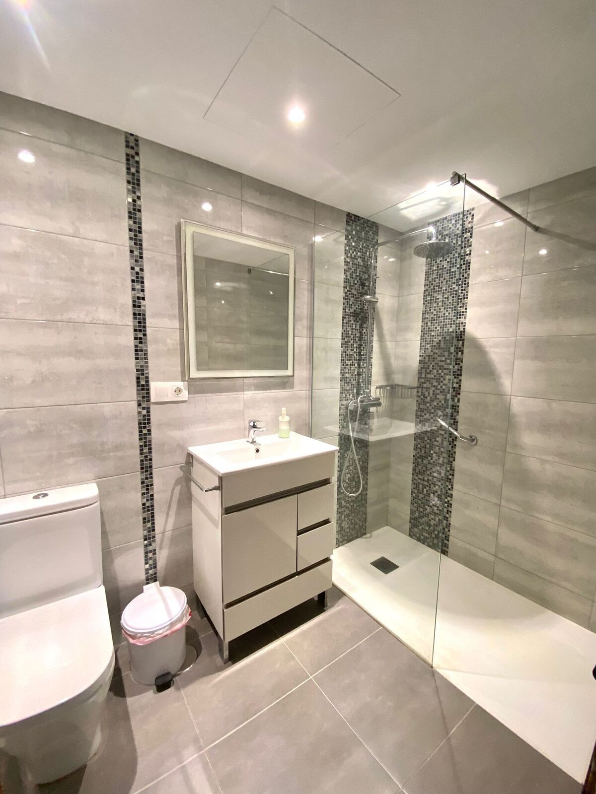 5a795a4dd9ac2682373c3ea4f3d549bb - 12