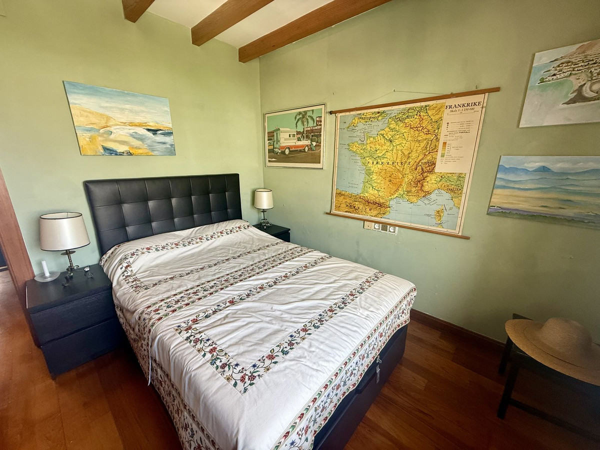 5c7b4b2e86704979e7c1623c1e0d8150 - 13