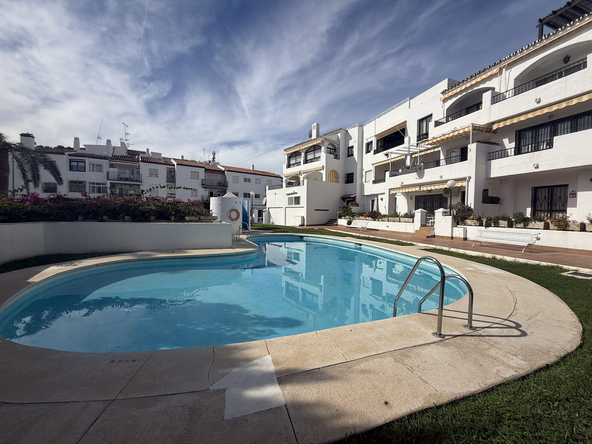 5c7b4b2e86704979e7c1623c1e0d8150 - 16