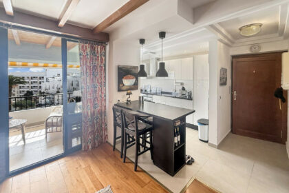 5c7b4b2e86704979e7c1623c1e0d8150 - 5