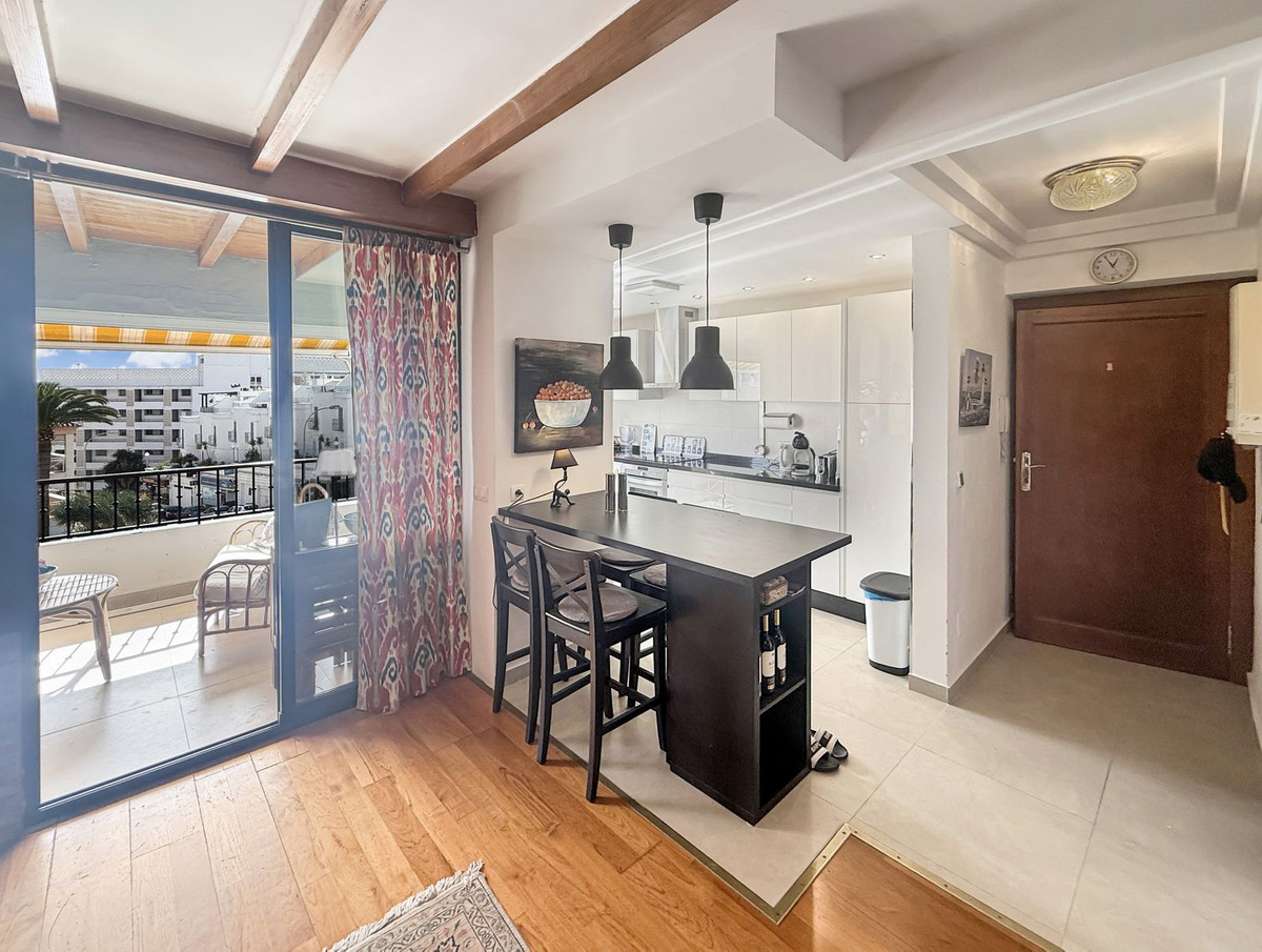 5c7b4b2e86704979e7c1623c1e0d8150 - 5