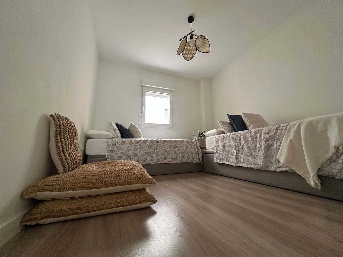 5cf16c5e85706361e31c4fd407513f8f - 18