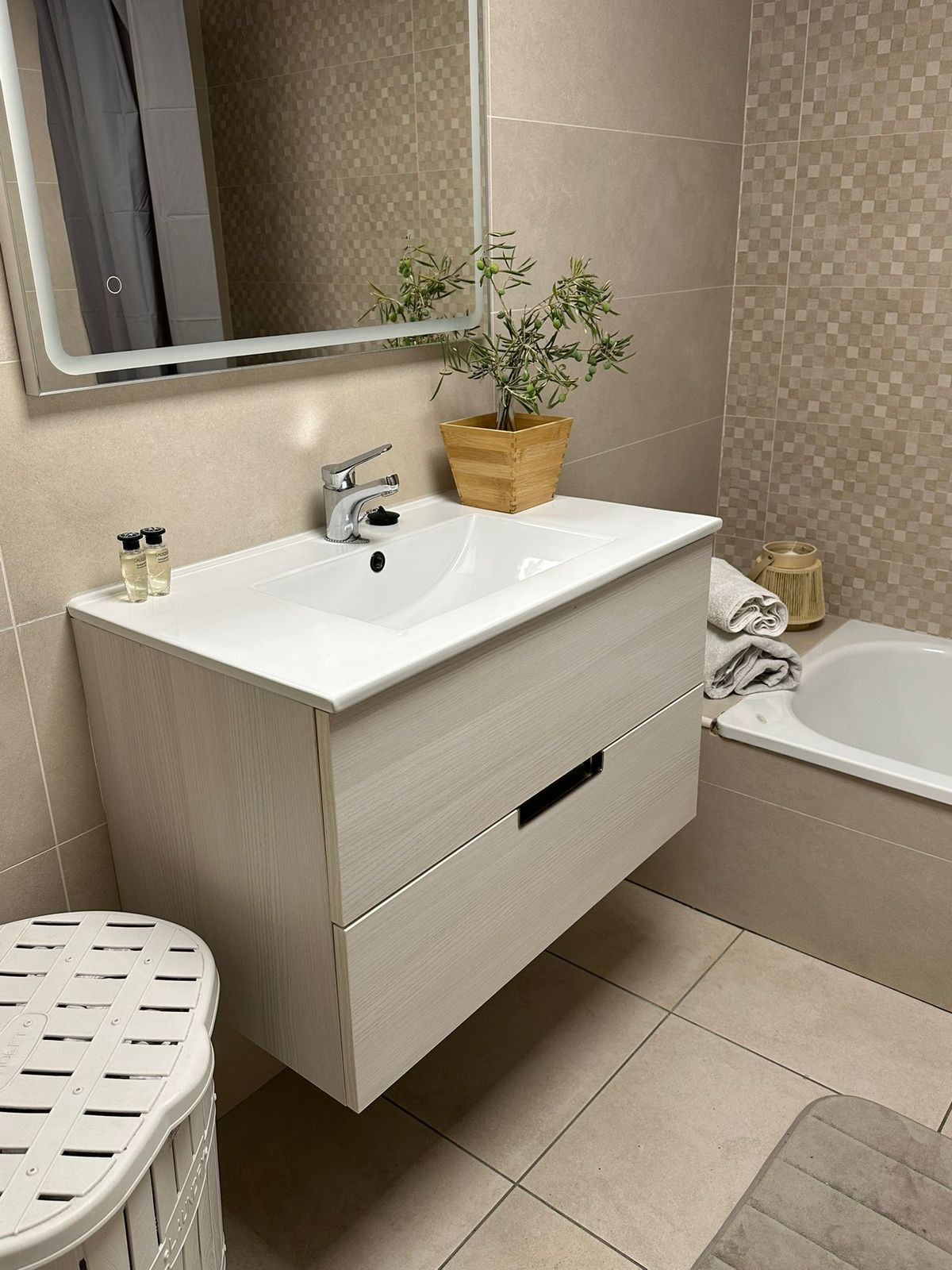 5cf16c5e85706361e31c4fd407513f8f - 38