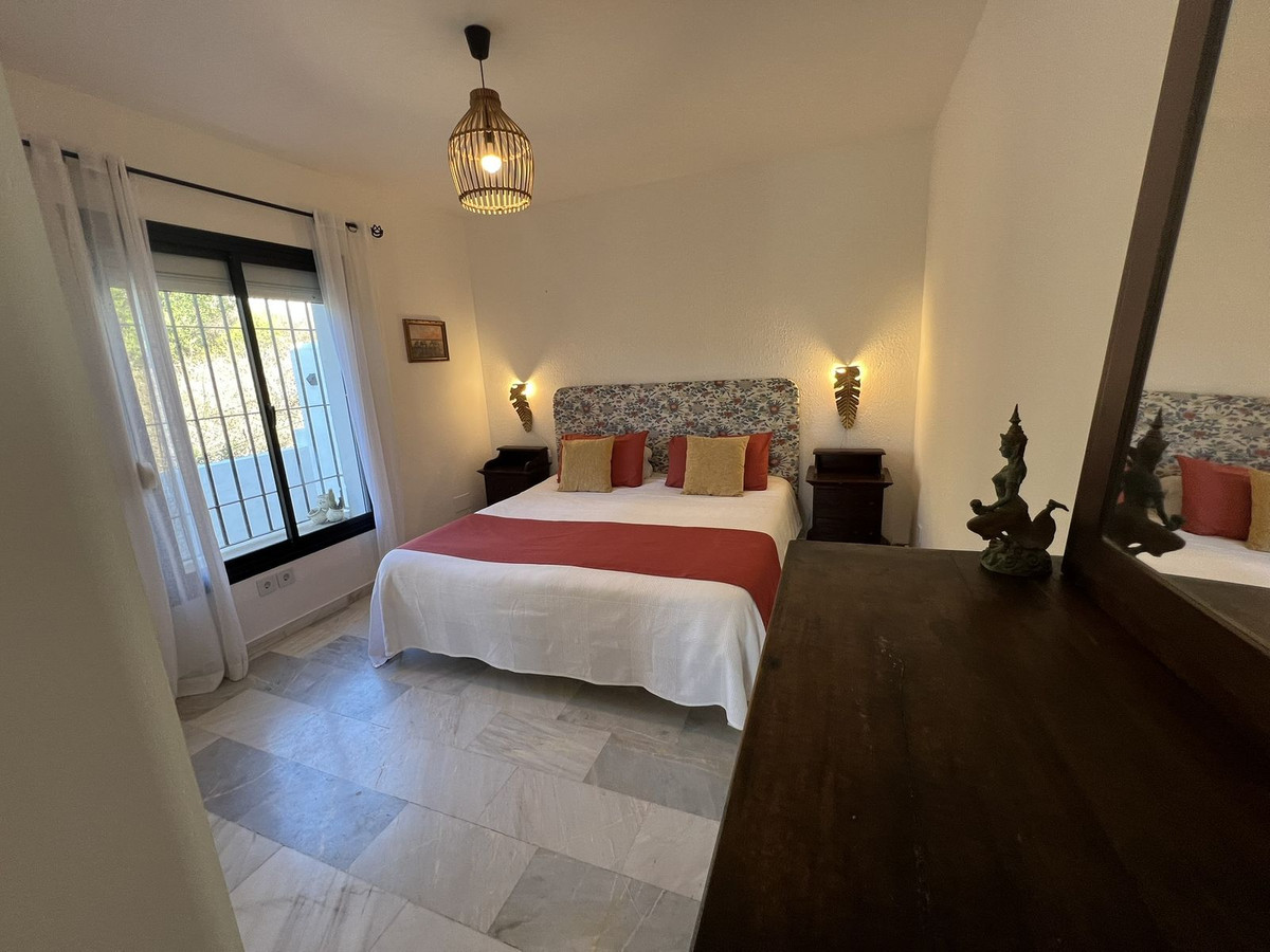 5fbf579648512c8b595ac8f05e0e1e5d - 12