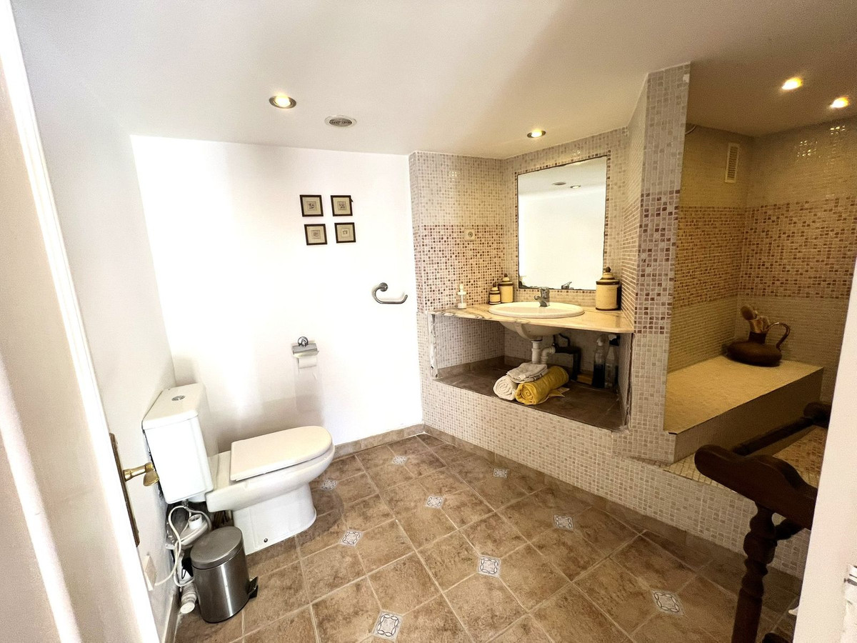 5fbf579648512c8b595ac8f05e0e1e5d - 18