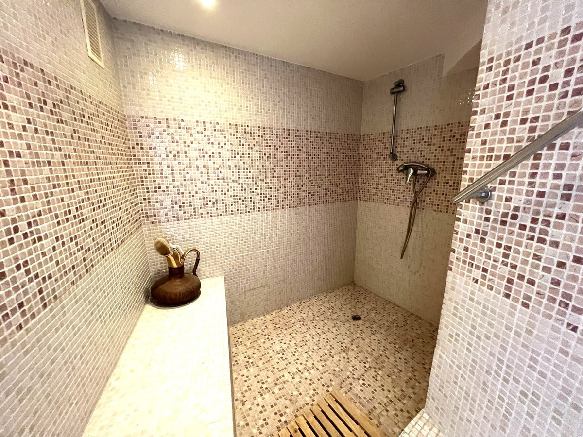 5fbf579648512c8b595ac8f05e0e1e5d - 19