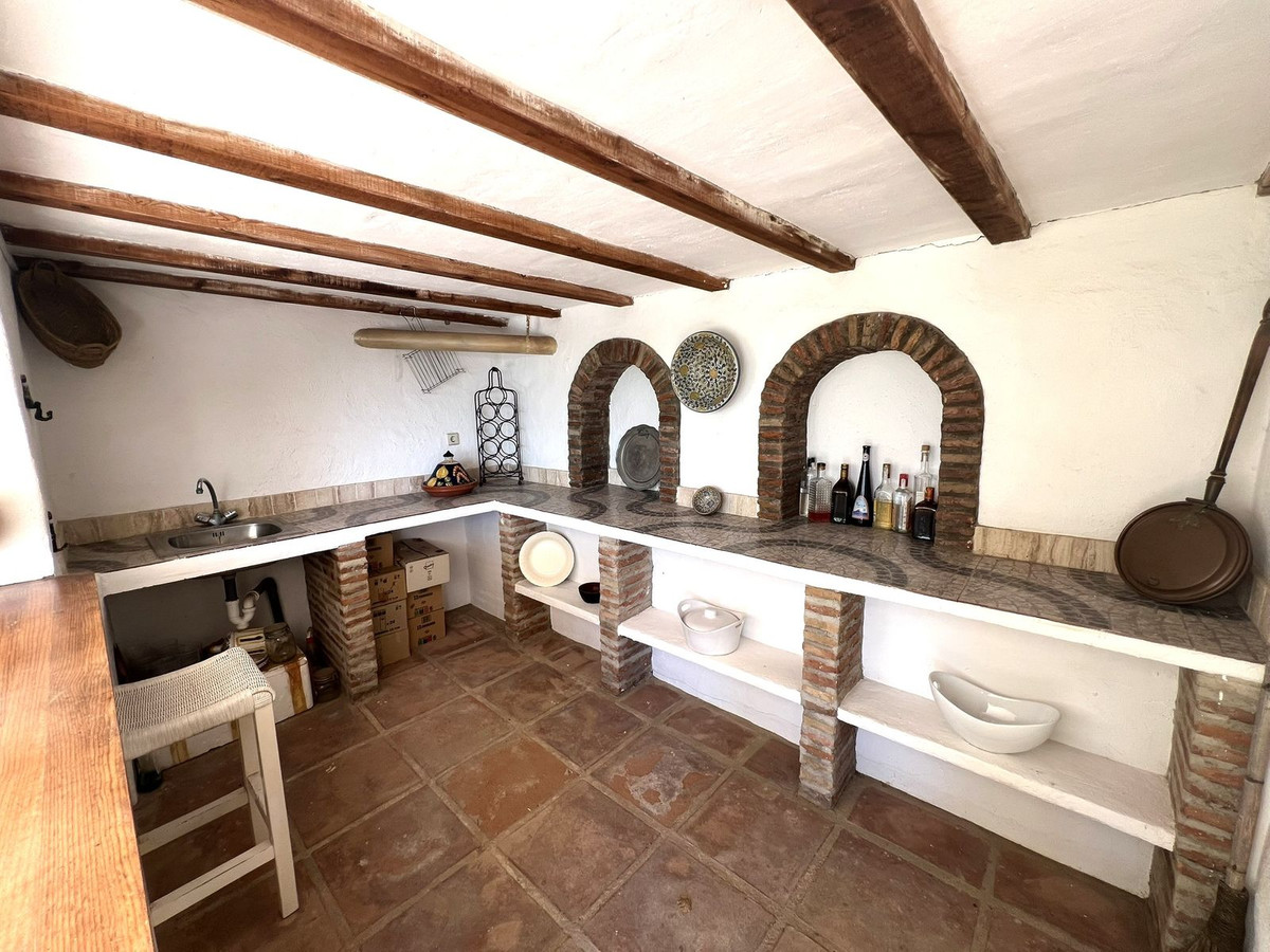 5fbf579648512c8b595ac8f05e0e1e5d - 22