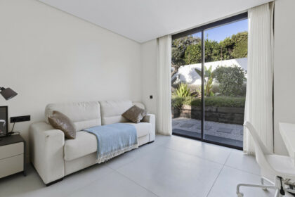 609ff0d2d1832dfe2416811f69e09b48 - 14