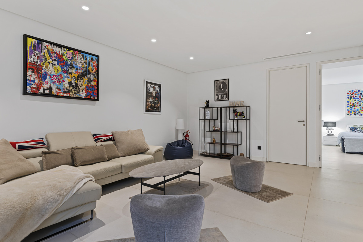 609ff0d2d1832dfe2416811f69e09b48 - 16