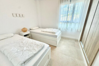 61774544b3863aff6e190215cd8b1786 - 15