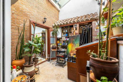 61e2367c8e64487ca22004c9d5936bc1 - 12