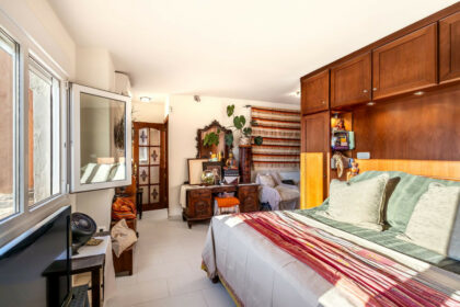 61e2367c8e64487ca22004c9d5936bc1 - 16