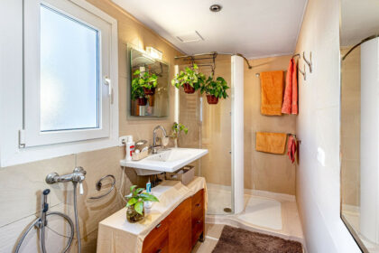 61e2367c8e64487ca22004c9d5936bc1 - 19