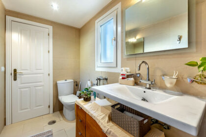 61e2367c8e64487ca22004c9d5936bc1 - 20