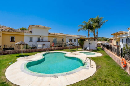 61e2367c8e64487ca22004c9d5936bc1 - 23