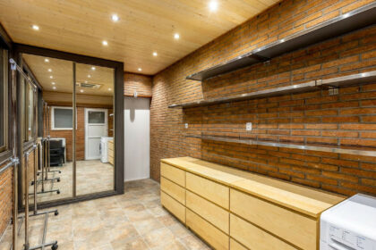 61e2367c8e64487ca22004c9d5936bc1 - 27