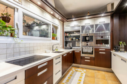 61e2367c8e64487ca22004c9d5936bc1 - 8