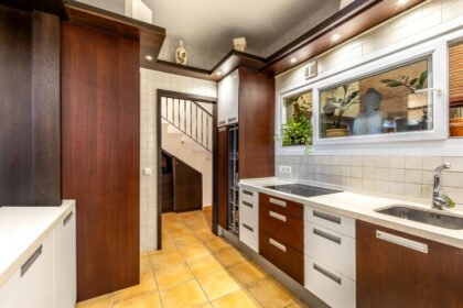 61e2367c8e64487ca22004c9d5936bc1 - 9