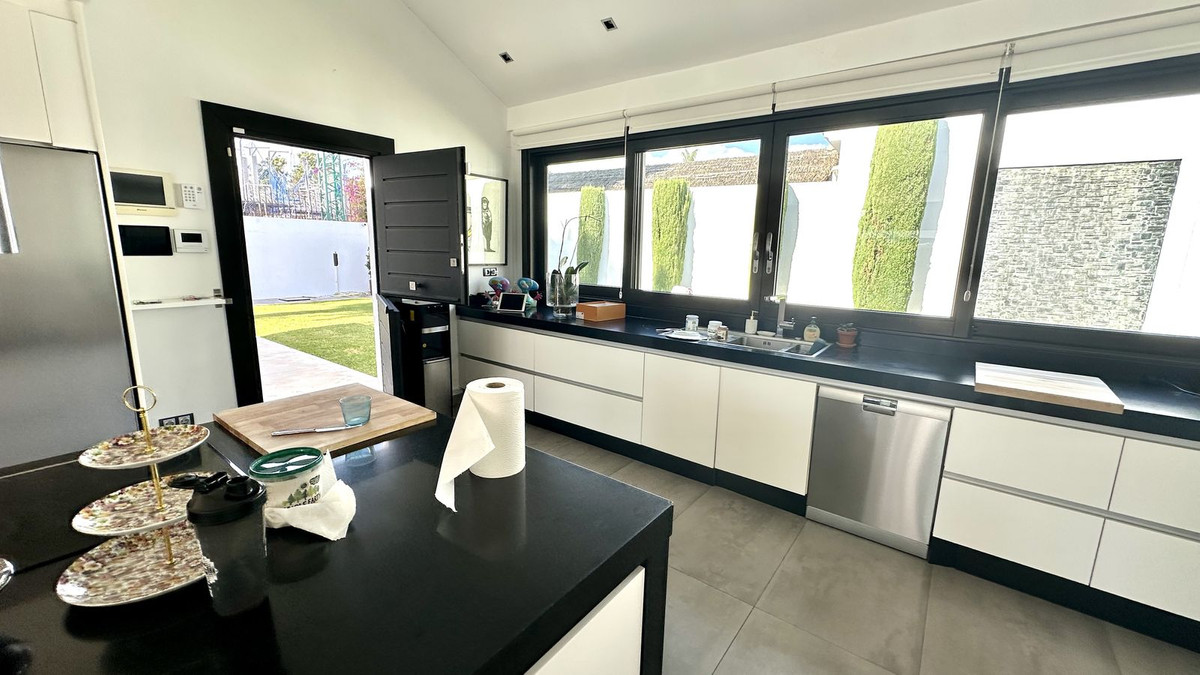 64b618af05e2ac3447d38ba74f44b7b9 - 4