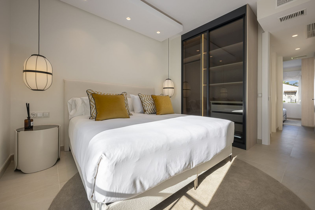 66bb6108bbe84e28c4ebeef2bf663532 - 13