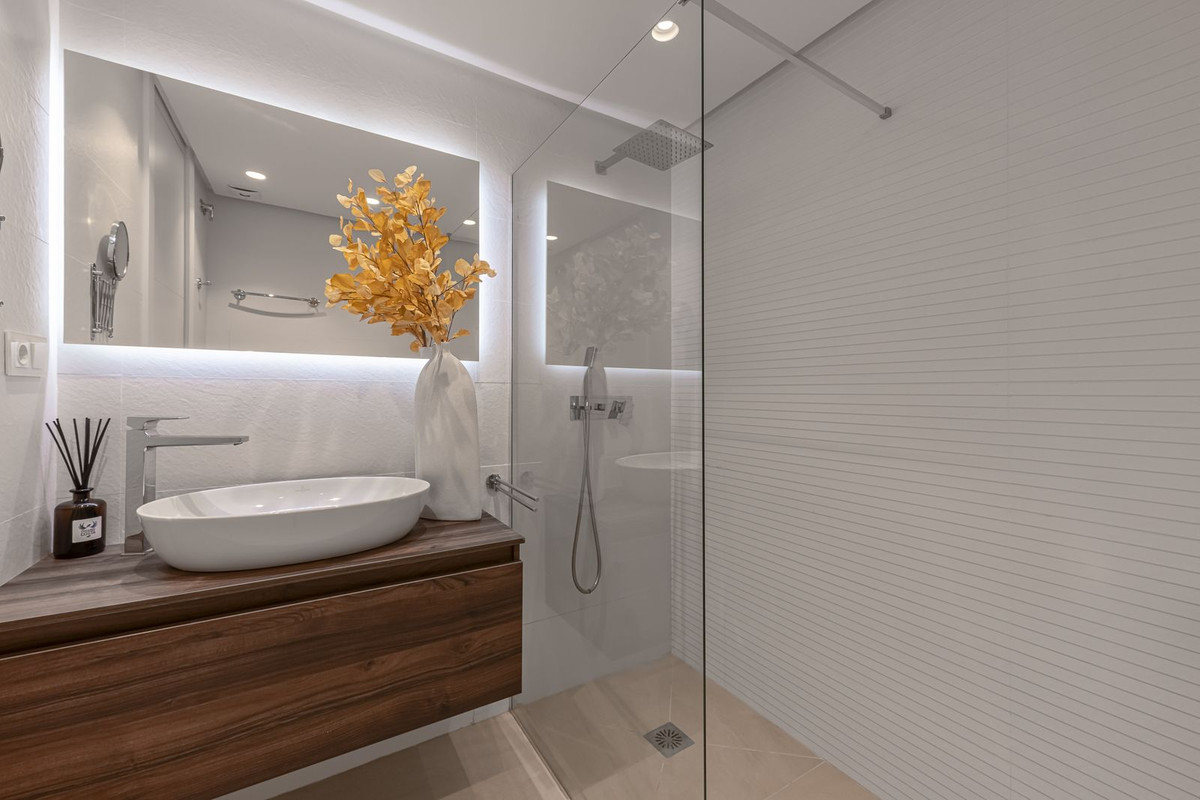 66bb6108bbe84e28c4ebeef2bf663532 - 15